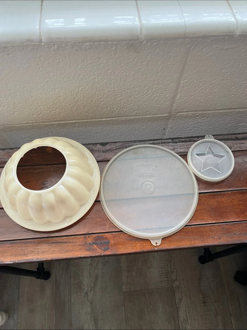 Vintage Original Tupperware Jel-O-Mold Cream Color Marked Tupper- Seal 3 Pieces